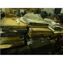 LIGHTING DISPLAY SHELVING/BOX OF MISC