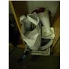 Image 1 : LOT OF SHELF AND KITCHENWARE