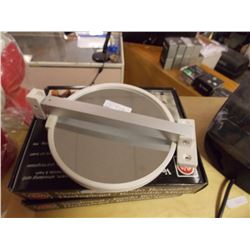 MAKE-UP MIRROR - NEW - REVERSABLE