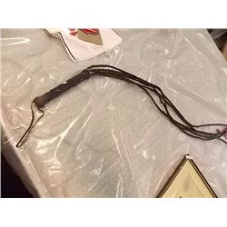 LEATHER WHIP - CAT'O 9 - 5 STAND