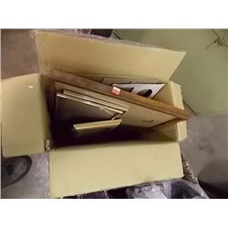 BOX OF ASSORTED PICTURE FRAMES