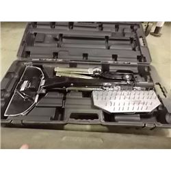 CARPET STRETCHER - INDUSTRIAL GRADE - RATCHETING - EXTENDABLE TO ~10'