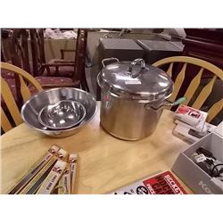 POT WITH LID (KRONA) & 2 STAINLESS STEEL BOWLS