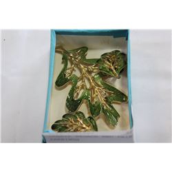 ORNATE BROACH AND PAIR OF EARRINGS