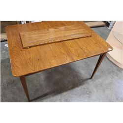 OAK DINING TABLE