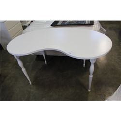 MODERN WHITE DESK