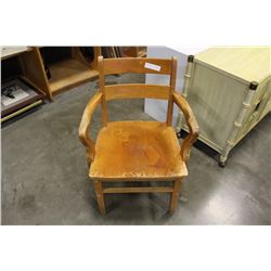 MAPLE ARM CHAIR