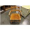 Image 1 : MAPLE ARM CHAIR