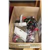 Image 1 : SEVEN DOZEN KEYCHAINS