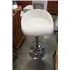 Image 1 : WHITE BARSTOOL