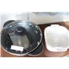 Image 1 : LOT OF KITCHEN ITEMS AND BREVILLE GOURMET WOK AND CORNING WARE