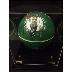HAND SIGNED BASKETBALL BY  2007-08 CHAMPIONSHIP TEAM BOSTON CELTICS