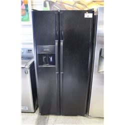 FRIGIDAIRE SIDE BY SIDE BLACK FRIDGE WITH ICE AND WATER