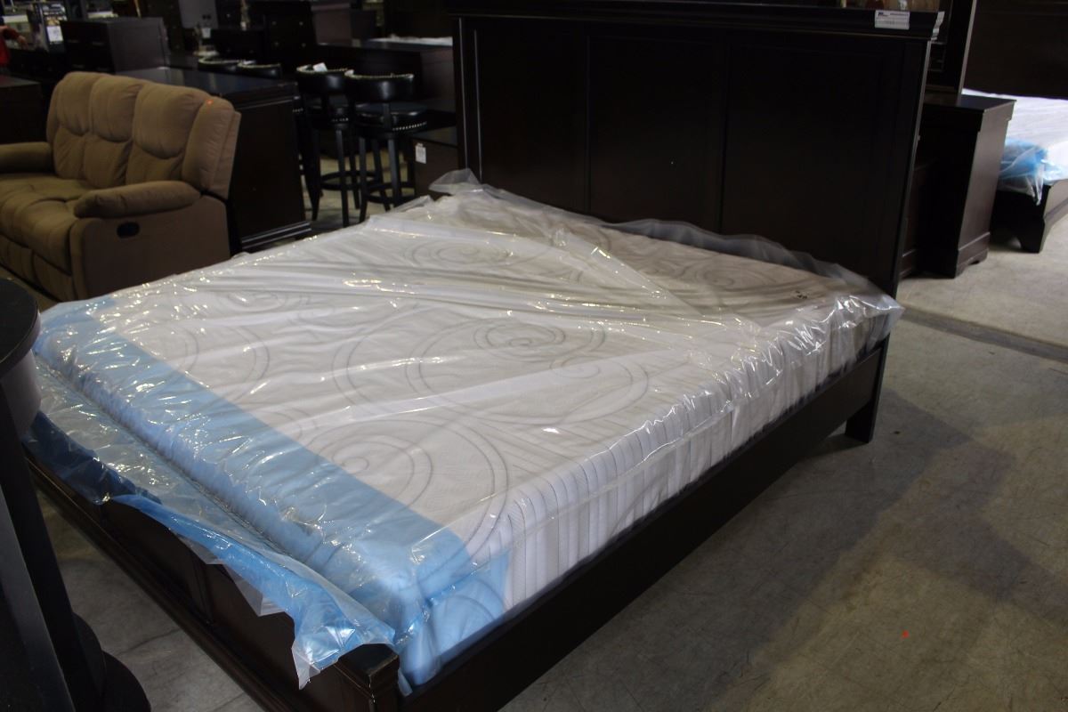 KING SIZE HEADBOARD FOOTBOARD AND RAILS - Able Auctions