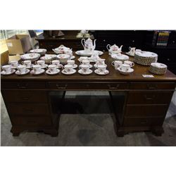 MAHOGANY DOUBLE PEDESTAL EXECUTIVE DESK