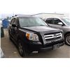 Image 2 : 2006 HONDA PILOT EX-L, SUV, BLACK, VIN# 2HKYF18776H000792, 268,560 KMS, GAS, AUTOMATIC, RD, CD, PW,