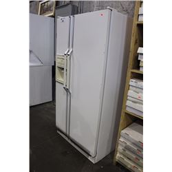 WHIRLPOOL SIDE BY SIDE FRIDGE WITH ICE AND WATER