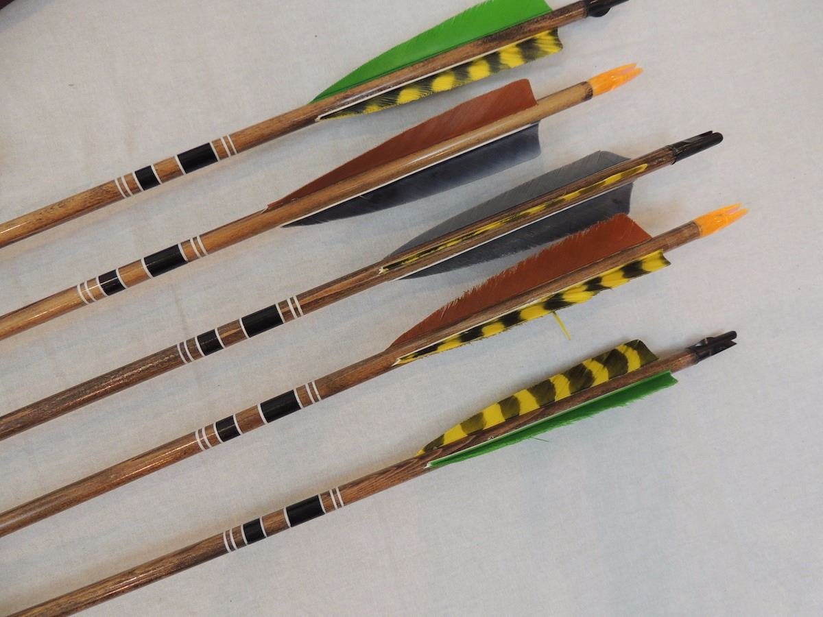 Wing Archery Falcon Recurve Bow 40 AMO 62" w/Leather hip quiver and arrows