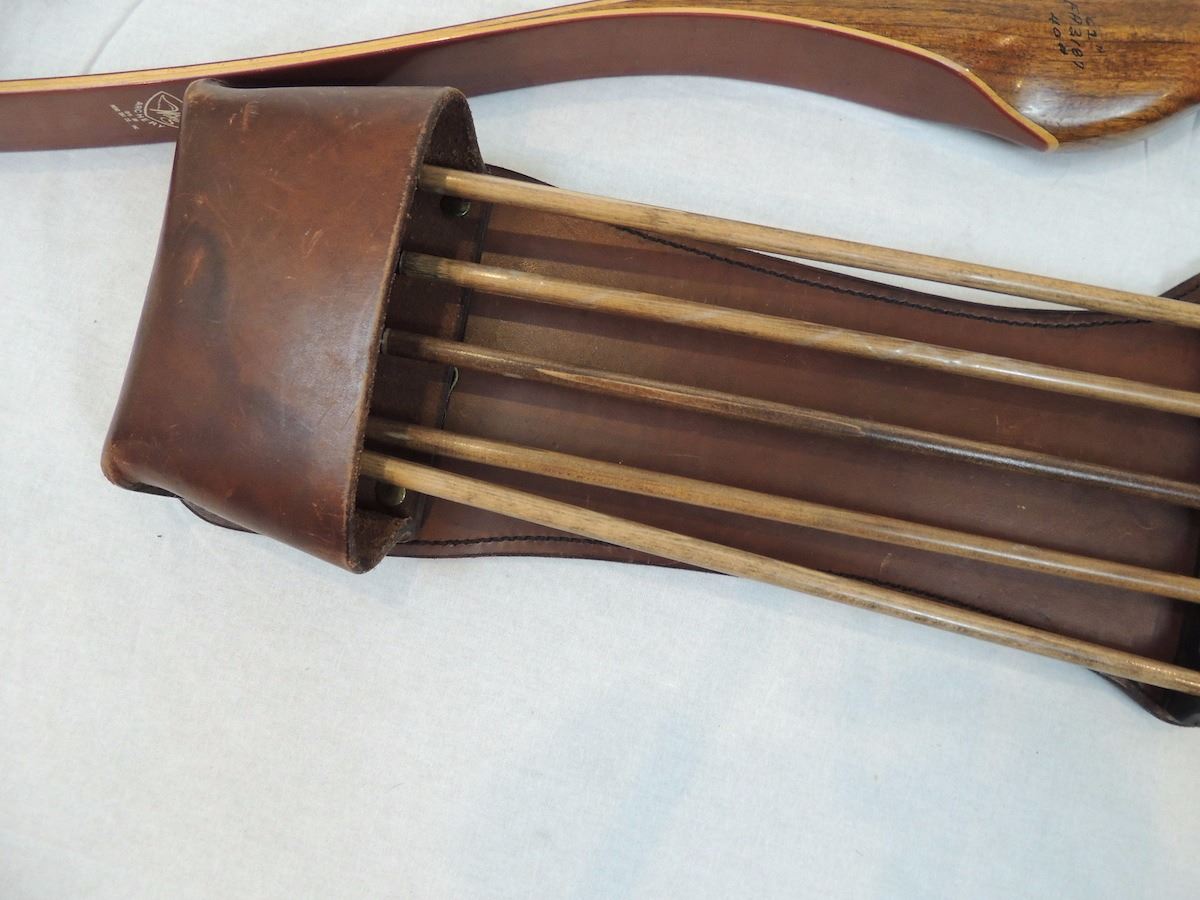 Wing Archery Falcon Recurve Bow 40 AMO 62" w/Leather hip quiver and arrows