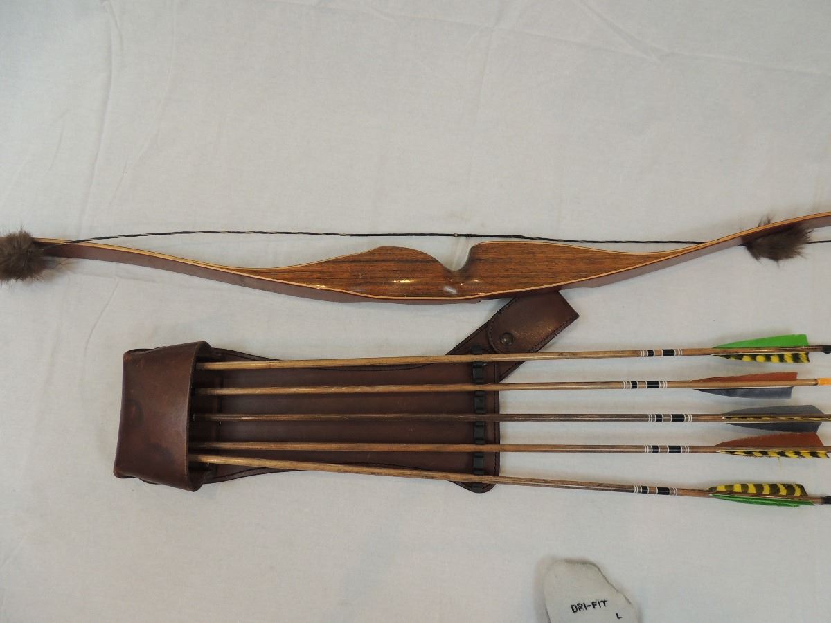 Wing Archery Falcon Recurve Bow 40 AMO 62" w/Leather hip quiver and arrows