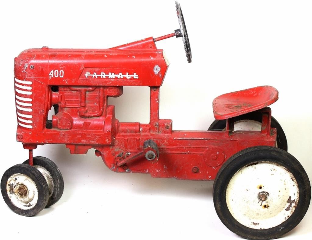 Vintage International 400 pedal tractor by Eska, complete, left axel