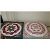 Image 1 : 2 New Hand-Stitched Hawaiian-Pattern Quilt Blankets - Approx. 41X41