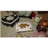 Image 5 : Large Lot: Trinket Boxes, Lemon Salt/Pepper Shakers, Fine China, etc.