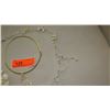 Image 5 : Jewelry: 2 White Pearl/Bead Necklaces, 2 Glass Chain Bracelets