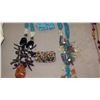 Image 3 : Jewelry: 2 Colorful Cascade Bead Necklaces, 2 Cluster Bracelets