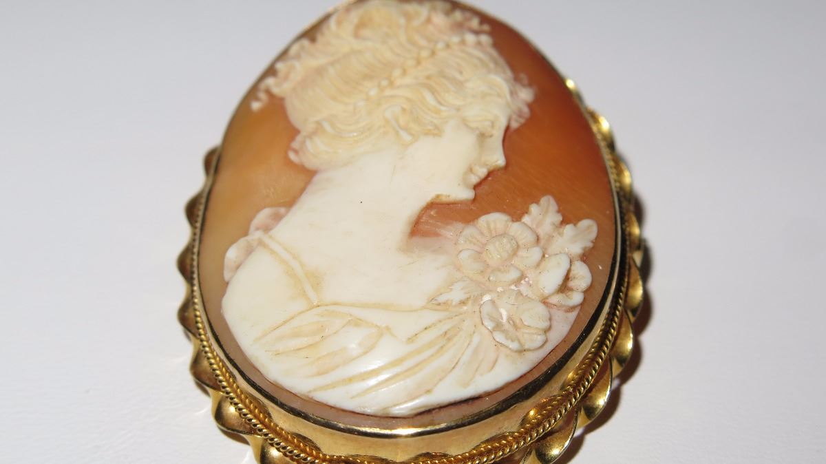 Ivory Pin Vintage 14K Gold Framed Carved Ivory Cabochon Cameo Brooch/Pin