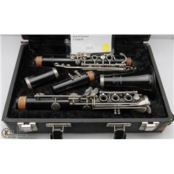 B & H CLARINET IN CASE