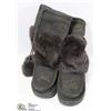 Image 1 : PAIR MOCCASIN BOOTS LADIES SIZE 8