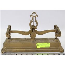 ANTIQUE WEIGHT SCALE