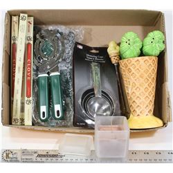 FLAT OF KITCHEN ACCESSORIES