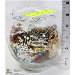 ROSEBOWL FILLED WITH VINTAGE BROOCHES AND PINS