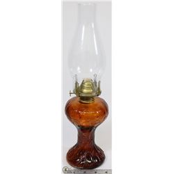VINTAGE OIL LAMP WITH SHADE