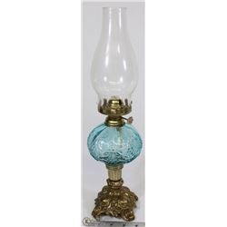 VINTAGE OIL LAMP WITH SHADE