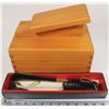 Image 1 : VINTAGE SHOEHORN SET W/ WOODEN SHOESHINE BOX
