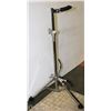Image 1 : CHELLO / GUITAR STAND