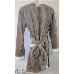 LADIES ROBE WITH HOOD