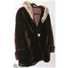 Image 1 : VINTAGE CUSTOMED LINED FUR COLLARED LADY'S COAT