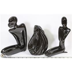 FLAT OF BLACK KNEELING LADIES WITH BLACK BUST