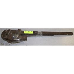 2 PIPE WRENCHES