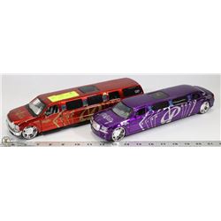 2 MAISTO DIE CAST  LIMOUSINES SCALE 1:24 EACH