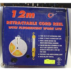 12 M RETRACTABLE CORD REEL AND LIGHT