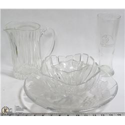 FLAT OF ASSORTED GLASSWARE
