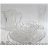 Image 1 : FLAT OF ASSORTED GLASSWARE