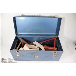 A METAL TOOLBOX W/ 2 JACK STANDS