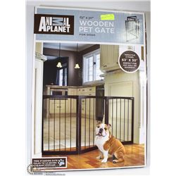 ANIMAL PLANET WOODEN PET GATE ,FREE STANDING