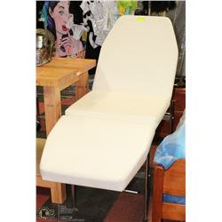 PROFESSIONAL MASSAGE TABLE